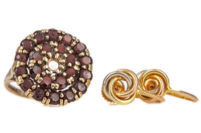 Lot 406 - A GARNET DRESS RING AND A PAIR OF GOLD EARRINGS