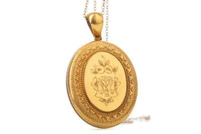 Lot 408 - A VICTORIAN YELLOW METAL LOCKET