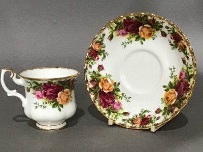 Lot 242 - A ROYAL ALBERT 'OLD COUNTRY ROSES' TEA AND DINNER SERVICE