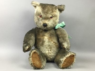 Lot 245 - A VINTAGE TEDDY BEAR