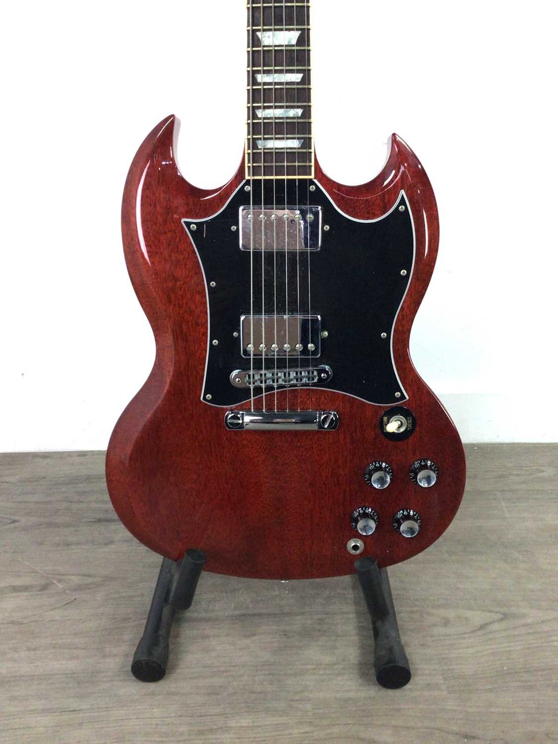 Lot 664 - A GIBSON SG ELECTRIC GUITAR