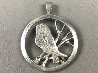 Lot 399 - A SILVER OWL PENDANT, SILVER ANIMAL BROOCH AND ONE OTHER