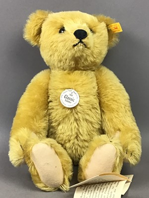 Lot 411 - A STEIFF CLASSIC - SERIE TEDDY BEAR