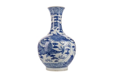 Lot 1107 - A 19TH CENTURY CHINESE BLUE AND WHITE VASE