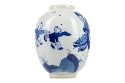 Lot 1142 - A 19TH CENTURY CHINESE BLUE AND WHITE VASE