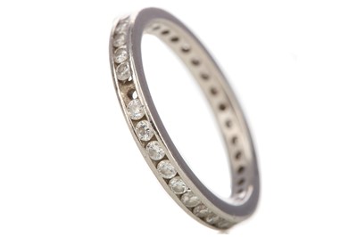 Lot 559 - A DIAMOND ETERNITY RING