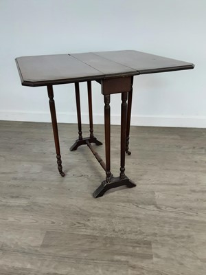 Lot 422 - AN EDWARDIAN MAHOGANY SUTHERLAND TABLE