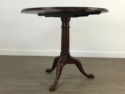 Lot 892 - A 19TH CENTURY MAHOGANY TILT TOP TABLE