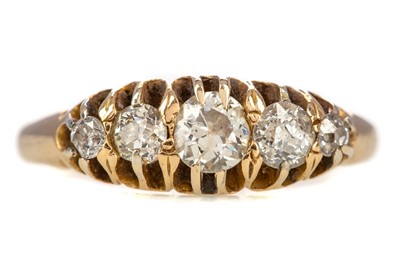 Lot 469 - A DIAMOND FIVE STONE RING