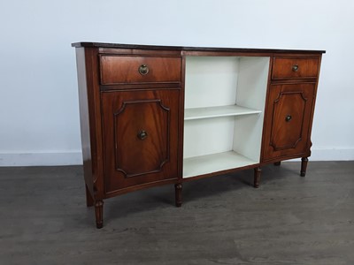 Lot 475 - A MAHOGANY OPEN BOOKCASE