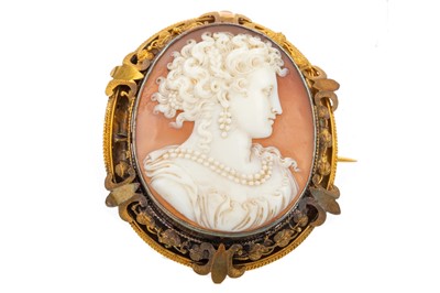 Lot 475 - A VICTORIAN CAMEO BROOCH