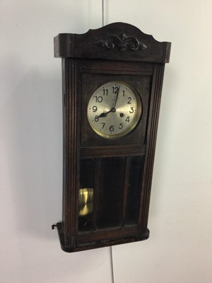 Lot 559 - AN OAK CASED WALL CLOCK