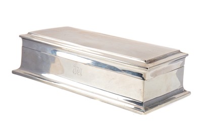 Lot 102 - A GEORGE V SILVER CIGARETTE BOX