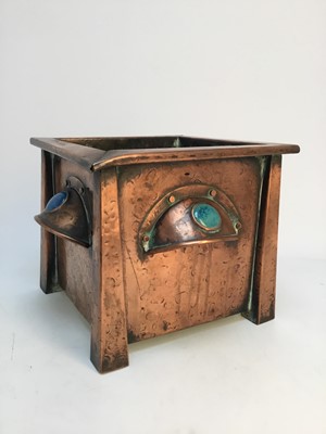 Lot 88 - AN ARTS & CRAFTS HAMMERED COPPER PLANTER