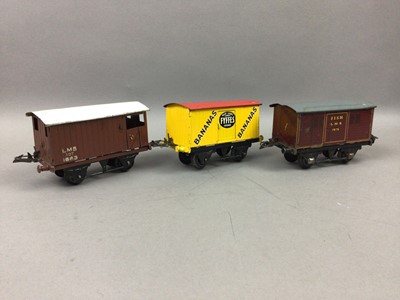 Lot 5 - A PRE WAR HORNBY MECCANO ELECTRIC MODEL RAILWAY