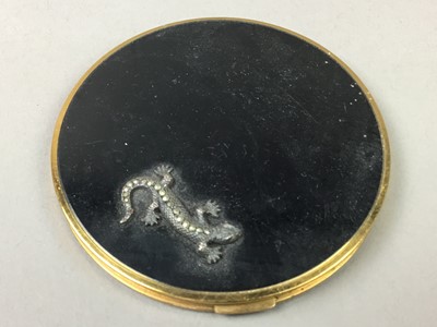 Lot 7 - A VOGUE LIZARD COMPACT, OTHER COMPACTS AND COSTUME JEWELLERY