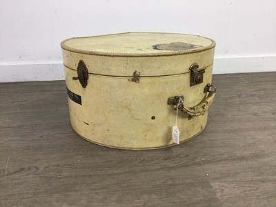 Lot 573 - AN EARLY 20TH CENTURY VELLUM HATBOX, SUITCASE AND ANOTHER CASE