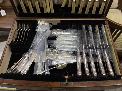 Lot 57 - A COMPOSITE SUITE OF CUTLERY IN AN OAK CANTEEN