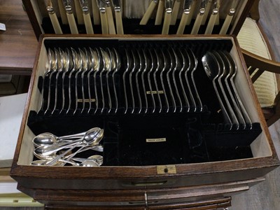 Lot 57 - A COMPOSITE SUITE OF CUTLERY IN AN OAK CANTEEN