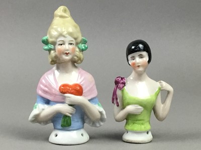 Lot 53 - TWO EARLY 20TH CENTURY CERAMIC FIGURAL FINIALS AND OTHER OBJECTS