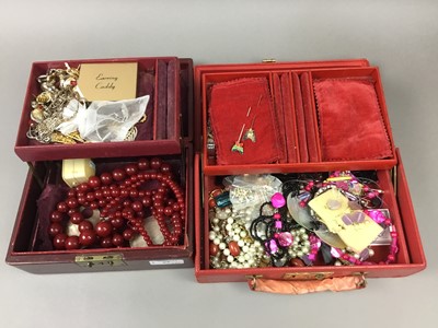 Lot 63 - A COLLECTION OF COSTUME AND OTHER JEWELLERY