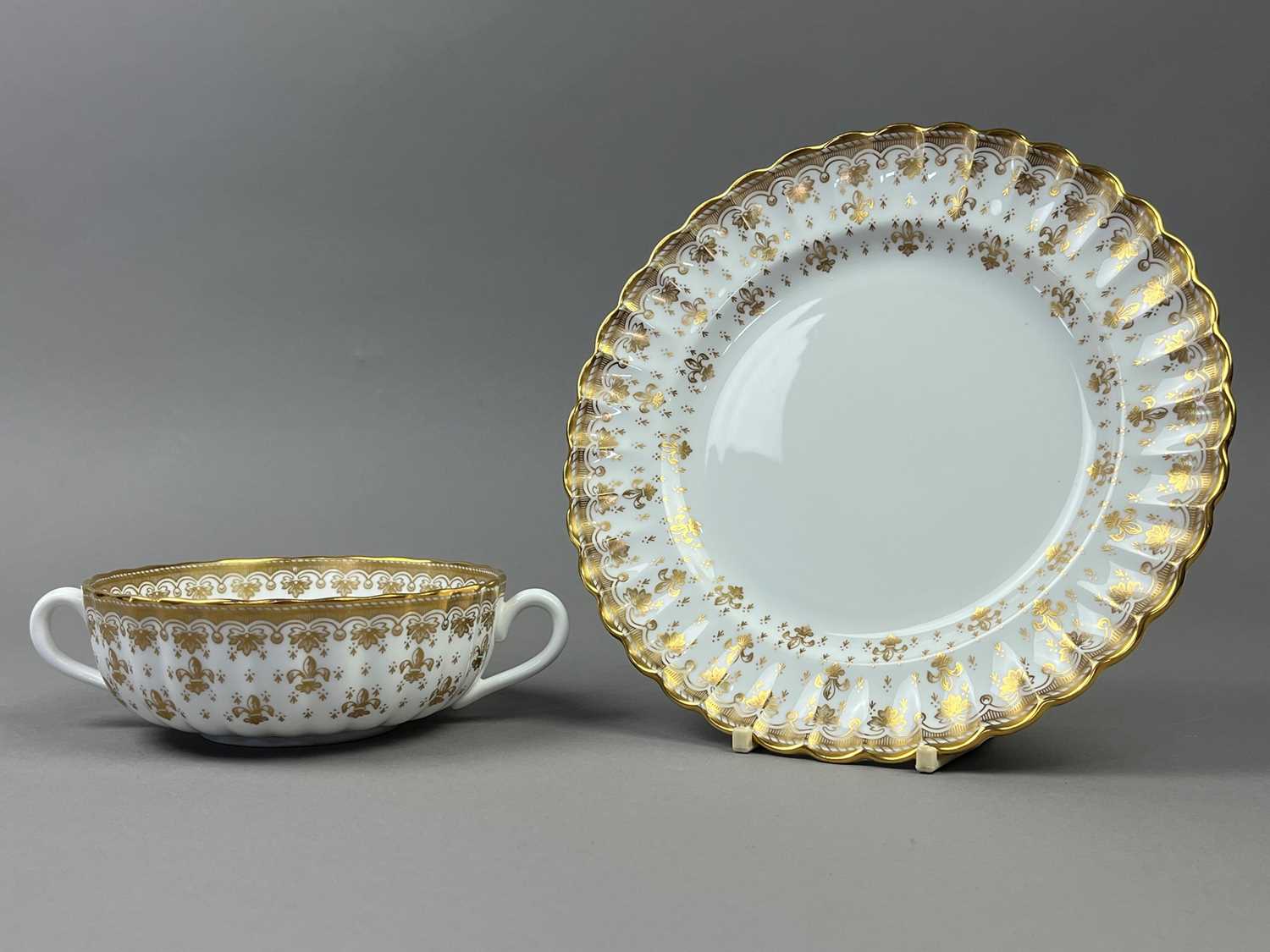 Lot 79 - A SPODE FLEUR DE LYS BREAKFAST SET