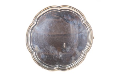 Lot 115 - A GEORGE V SILVER SALVER