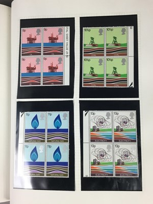 Lot 143 - A COLLECTION OF GB STAMPS AND FIRST DAY COVERS