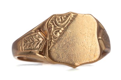 Lot 481 - GOLD SIGNET RING