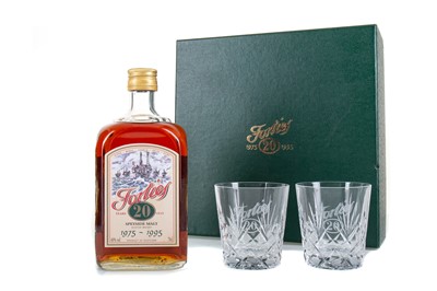 Lot 237 - GLENFARCLAS 20 YEAR OLD FORTIES 1975-1995 WITH 2 CRYSTAL GLASSES