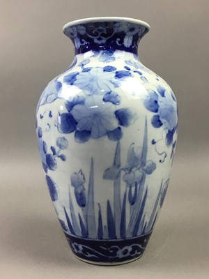 Lot 233 - A COLLECTION OF BLUE AND WHITE CERAMICS