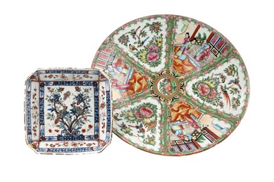 Lot 1189 - A 19TH CENTURY CHINESE CANTON FAMILLE ROSE CIRCULAR CHARGER AND A DISH