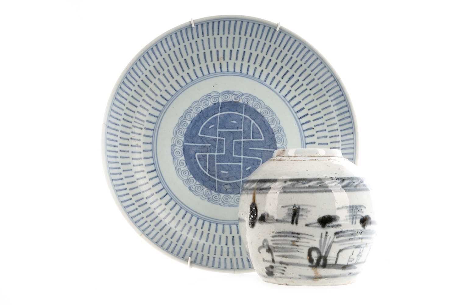 Lot 1188 - A CHINESE BLUE AND WHITE CIRCULAR DISH AND A GINGER JAR