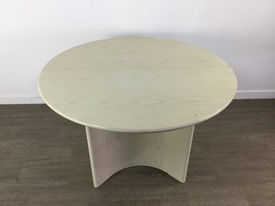 Lot 321 - A G-PLAN WHITE ASH CIRCULAR DINING TABLE AND FOUR ORIGINAL CHAIRS