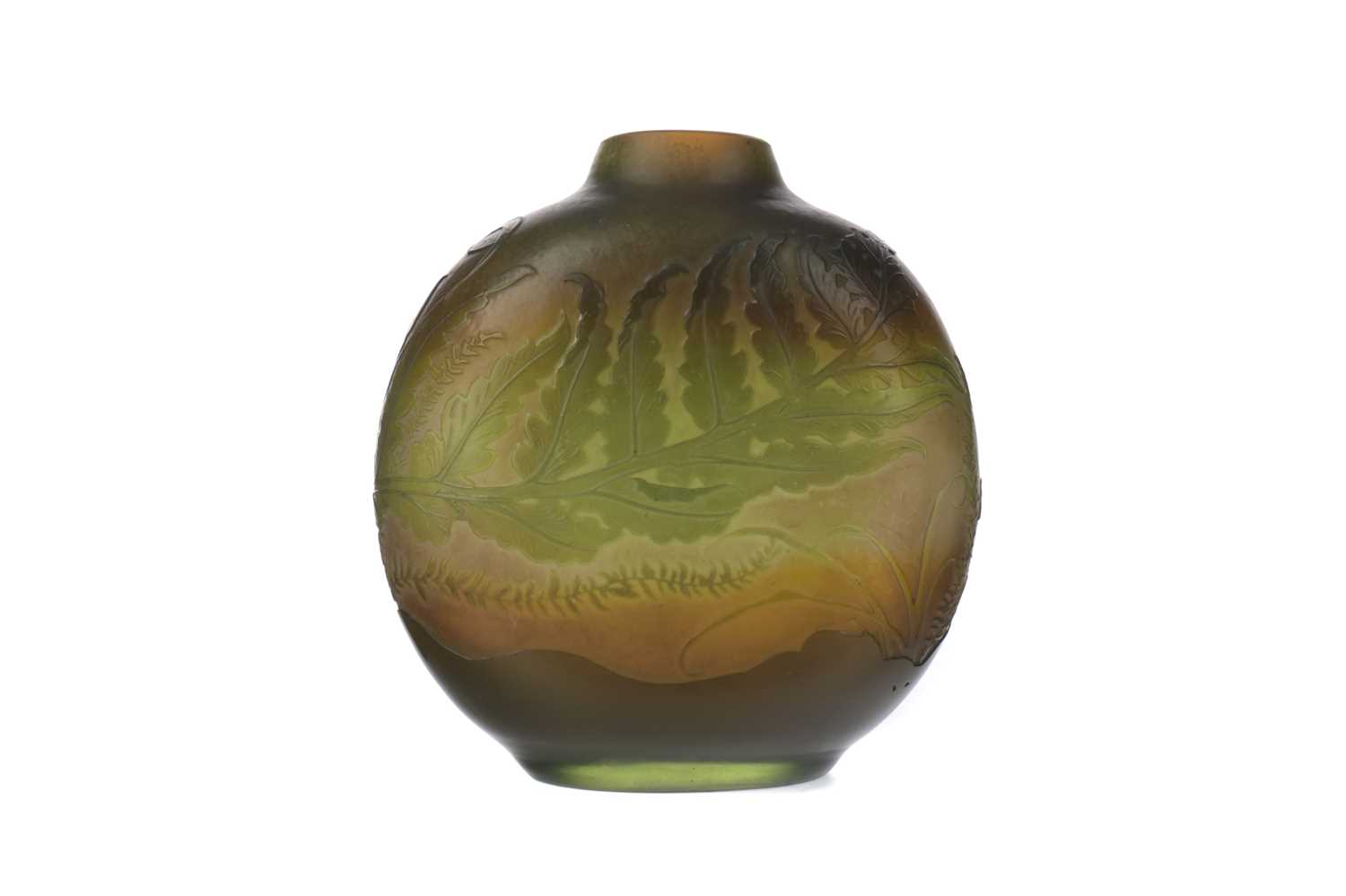 Lot 100 - ÉMILE GALLÉ (FRENCH, 1846-1904), CAMEO GLASS FERN VASE