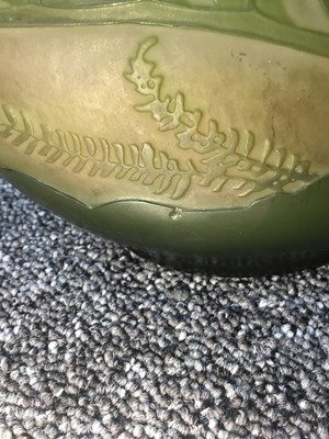 Lot 100 - ÉMILE GALLÉ (FRENCH, 1846-1904), CAMEO GLASS FERN VASE