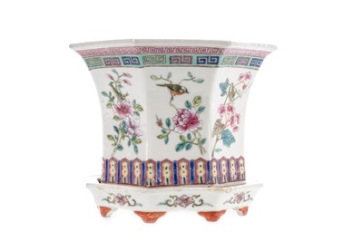 Lot 1130 - A LATE 19TH/EARLY 20TH CENTURY CHINESE JARDINIERE ON STAND