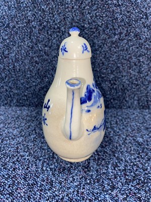 Lot 1134 - A 19TH CENTURY CHINESE BLUE AND WHITE COFFEE POT