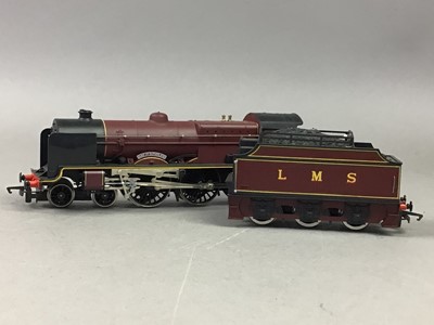 Lot 97 - TIN PLATE AND 00 GUAGE RAILWAY MODELS