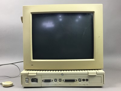 Lot 98 - AN APPLE MACINTOSH CLASSIC COMPUTER