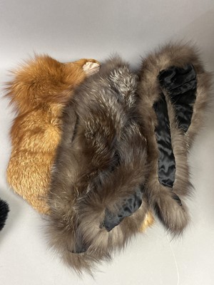 Lot 137 - A COLLECTION OF VINTAGE FURS AND OTHER VINTAGE CLOTHING
