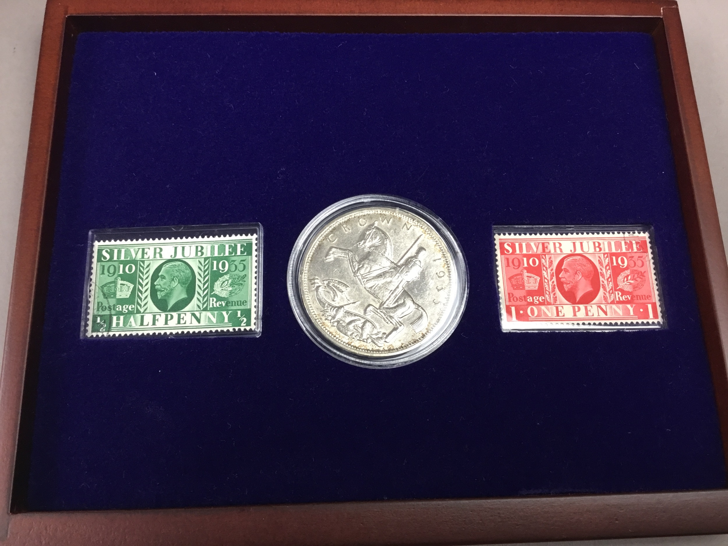 Lot 23 THREE DECADES OF KING V CROWN AND
