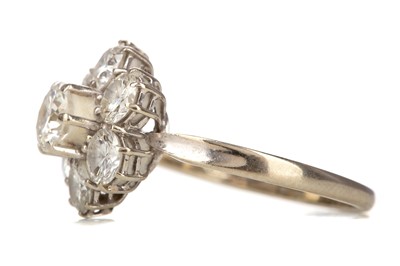 Lot 494 - A DIAMOND FLOWER CLUSTER RING