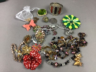 Lot 182 - A CHRISTIAN DIOR NECKLACE AND OTHER COSTUME JEWELLERY