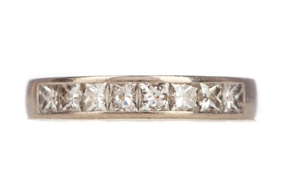 Lot 515 - A DIAMOND BAND