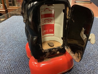 Lot 911 - A RARE JAPANESE 'ROBBY THE ROBOT' MECHANISED TOY ATTRIBUTED TO NOMURA