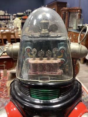 Lot 911 - A RARE JAPANESE 'ROBBY THE ROBOT' MECHANISED TOY ATTRIBUTED TO NOMURA