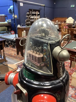 Lot 911 - A RARE JAPANESE 'ROBBY THE ROBOT' MECHANISED TOY ATTRIBUTED TO NOMURA