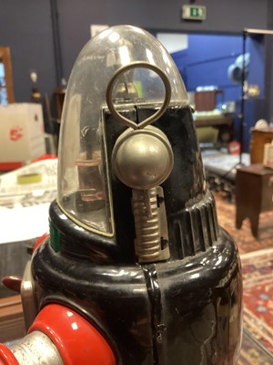 Lot 911 - A RARE JAPANESE 'ROBBY THE ROBOT' MECHANISED TOY ATTRIBUTED TO NOMURA