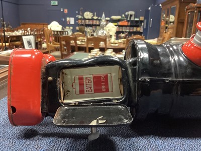 Lot 911 - A RARE JAPANESE 'ROBBY THE ROBOT' MECHANISED TOY ATTRIBUTED TO NOMURA